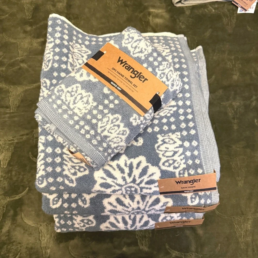 Wrangler Towel Set Unisex OS Blue NWT 5-Piece Bandana Floral Quick Dry Bath Hand